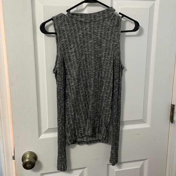American Eagle Outfitters Gray Sleeveless Shirt. Size S! - Picture 1 of 3